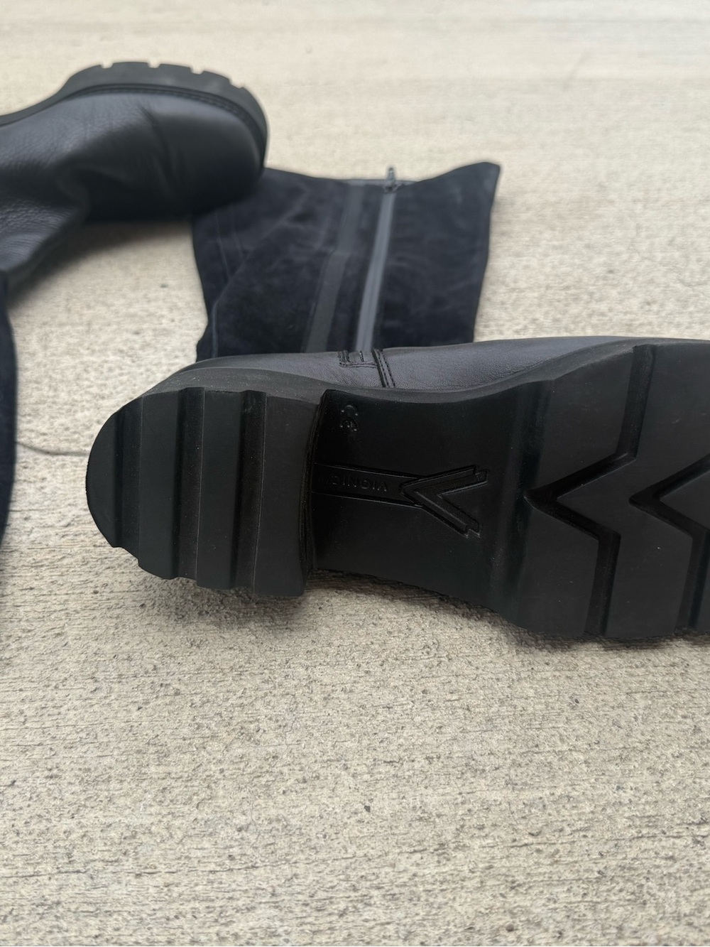 Vionic boots - Picture 3 of 4